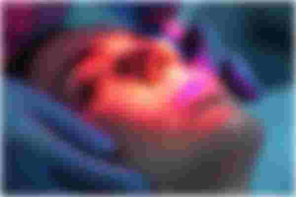 The Benefits of Red Light Therapy: Expert-Approved Advice